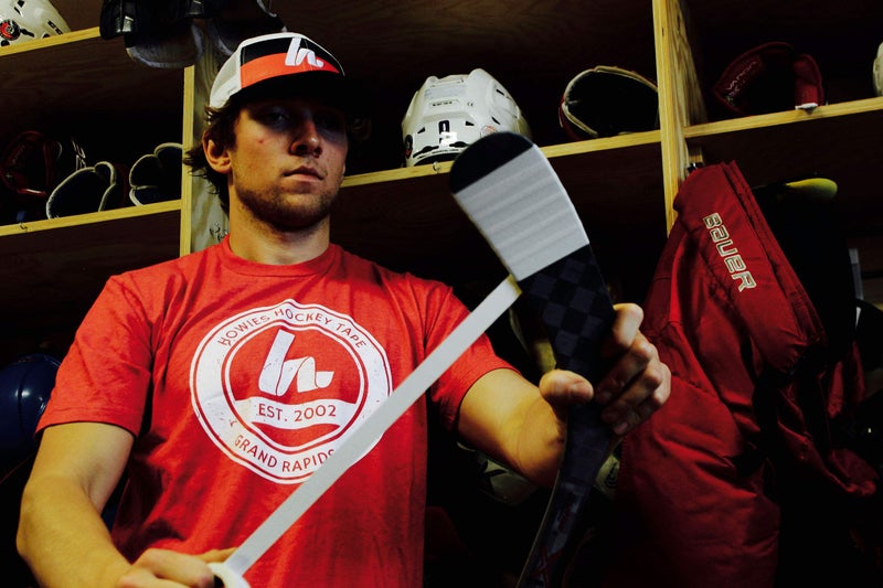 Howies شريط قماش ممتاز من Howies Hockey Stick أو شريط شين 3 عبوات تختارها الألوان - قماش (1 بوصة × 25 ياردة طويلة) شفاف/بولي (1 بوصة × 30 ياردة) مع شريط قصدير مجاني ((3) أسود) - Image 5